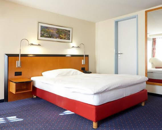 Hotel Loewen Am See Цуг Экстерьер фото